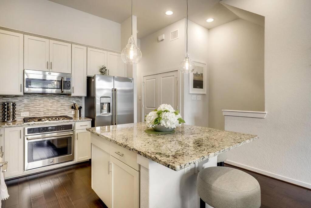 Gorgeous 4 Bed Home On St Mary'S - Minutes To Riverwalk/Pearl San Antonio Exterior photo