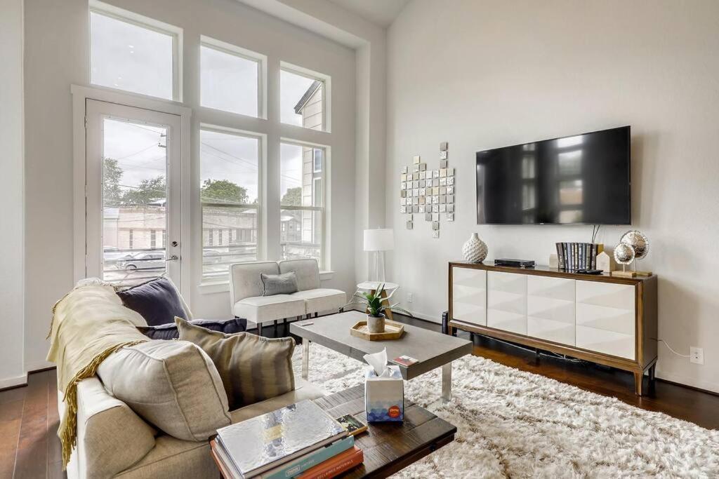 Gorgeous 4 Bed Home On St Mary'S - Minutes To Riverwalk/Pearl San Antonio Exterior photo