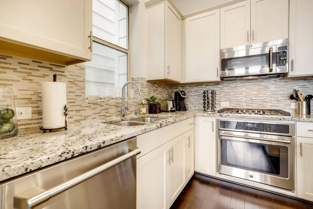 Gorgeous 4 Bed Home On St Mary'S - Minutes To Riverwalk/Pearl San Antonio Exterior photo