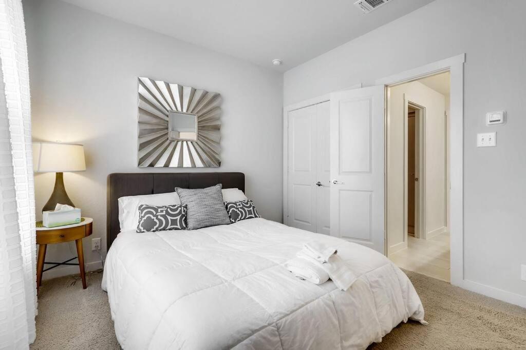 Gorgeous 4 Bed Home On St Mary'S - Minutes To Riverwalk/Pearl San Antonio Exterior photo